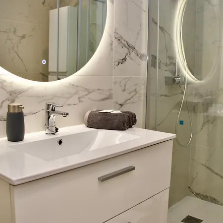 Duque Beachfront Elite Адехе