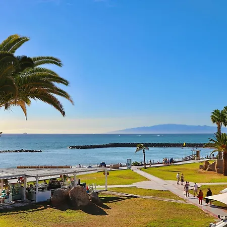 Duque Beachfront Elite Адехе