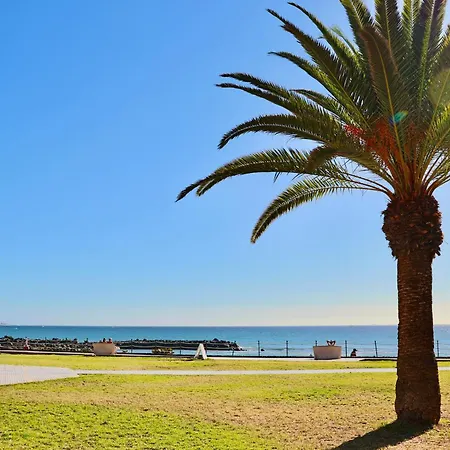 Duque Beachfront Elite شقة